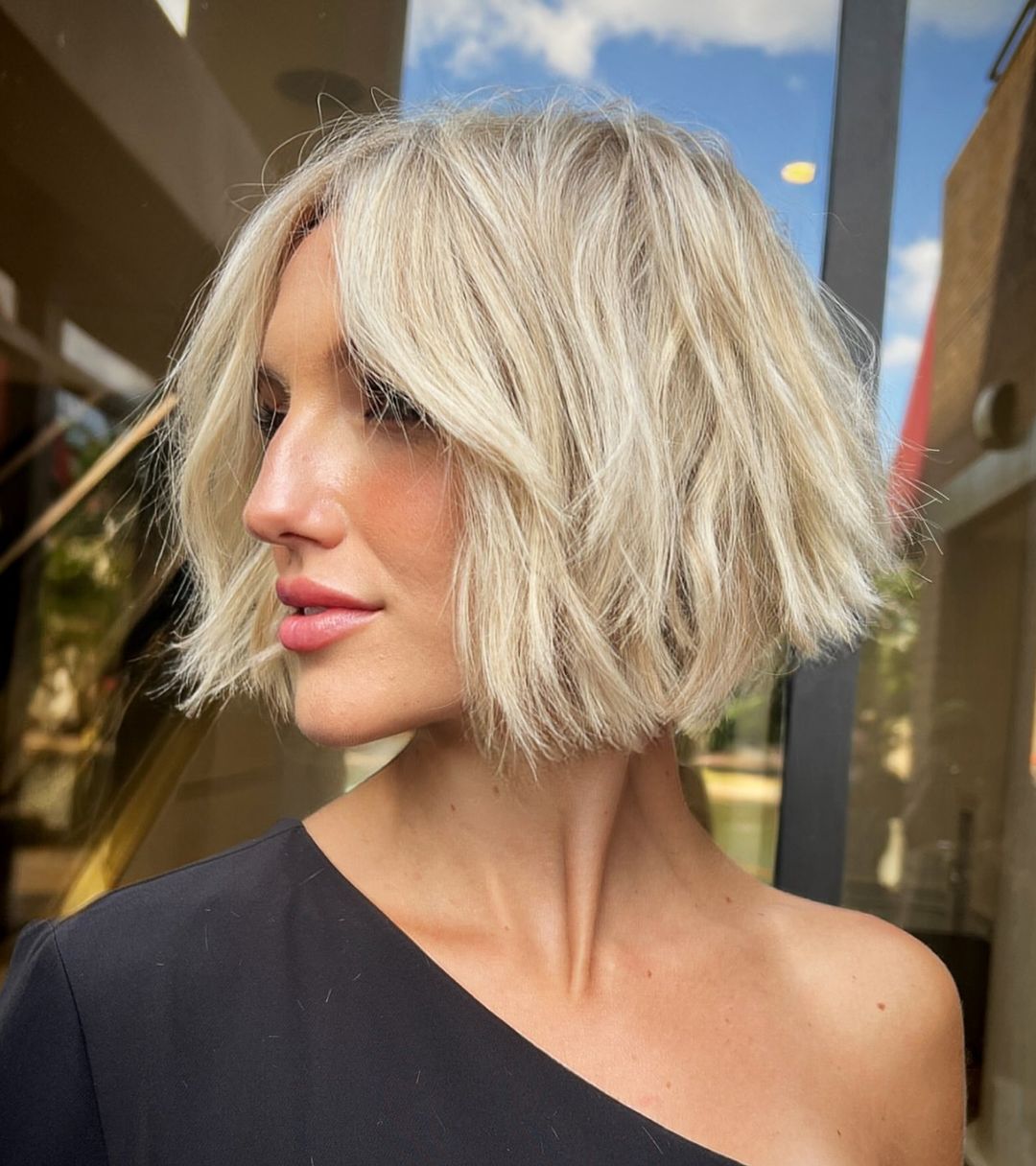 Textured Jaw Length Bob with Blunt Baseline